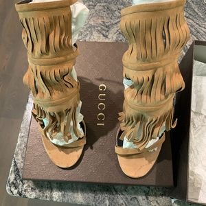 GUCCI Camelia Fringe High Heels